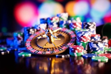 slot duta76 AduQ live table with cards and betting controls on smartphone interface